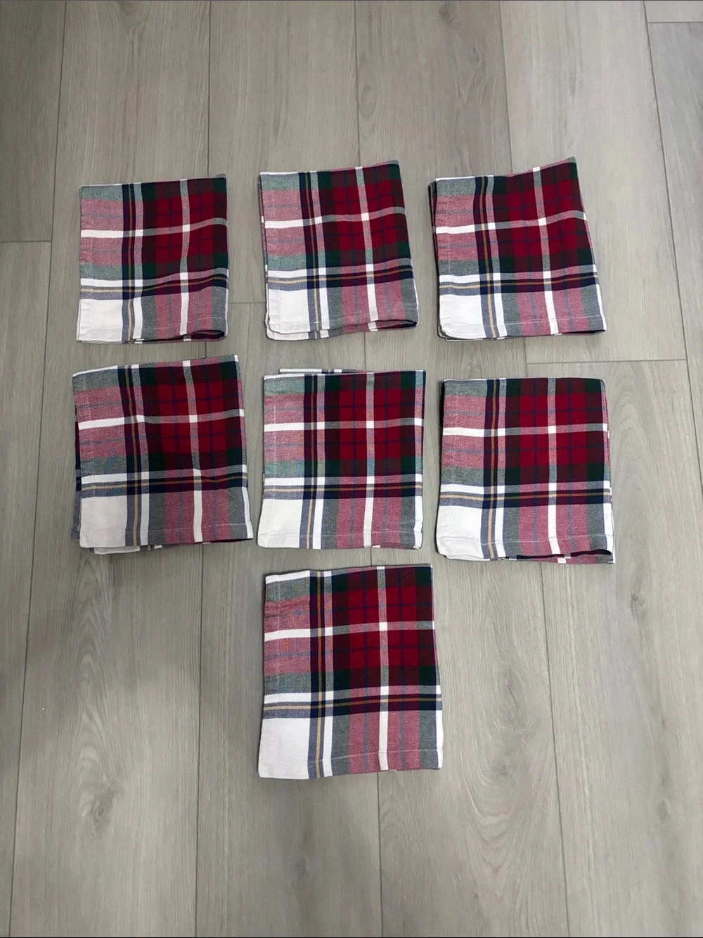 Williams Sonoma Classic Tartan Plaid Red Green Blue 100% Cotton Napkins 7 Italy